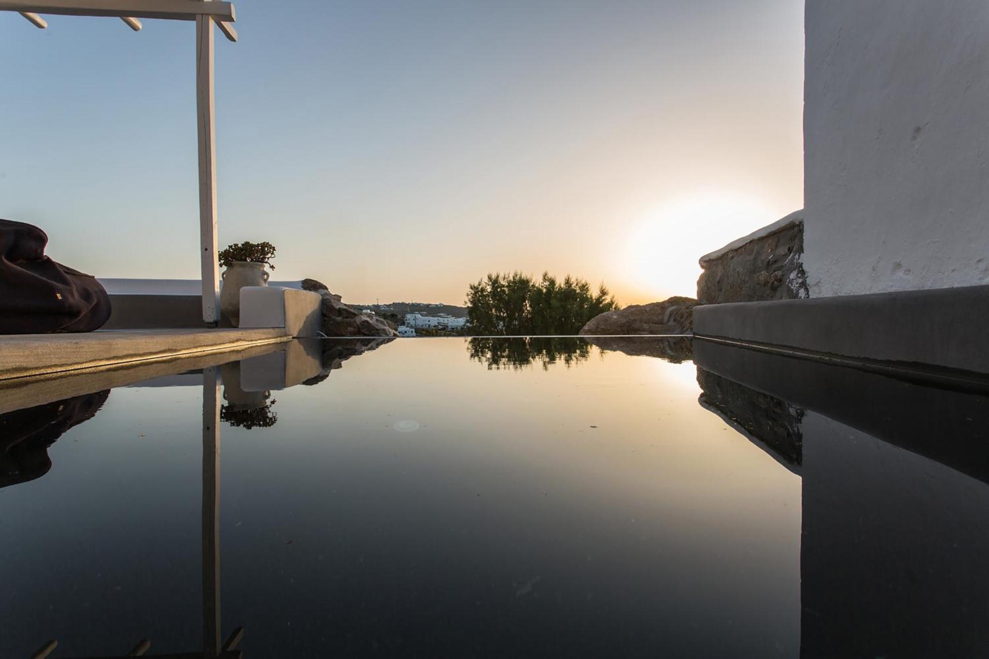 Ostraco Suites Mykonos Town Екстер'єр фото